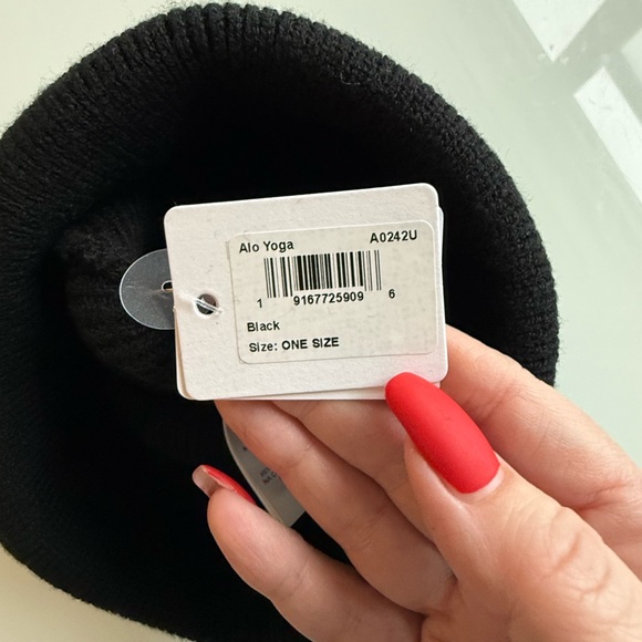 ALO Yoga Beanie - Picture 4 of 8